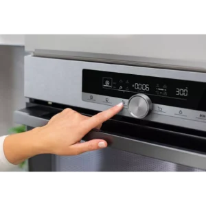 Four encastrable fonction vapeur HISENSE O643PG