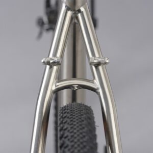 Vélo gravel Genesis Croix de Fer Titane