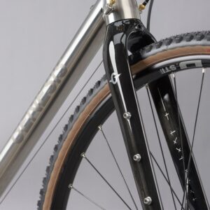Vélo gravel Genesis Croix de Fer Titane