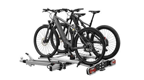 Un porte-vélo sur attelage moderne chargé de 2 vélos électriques